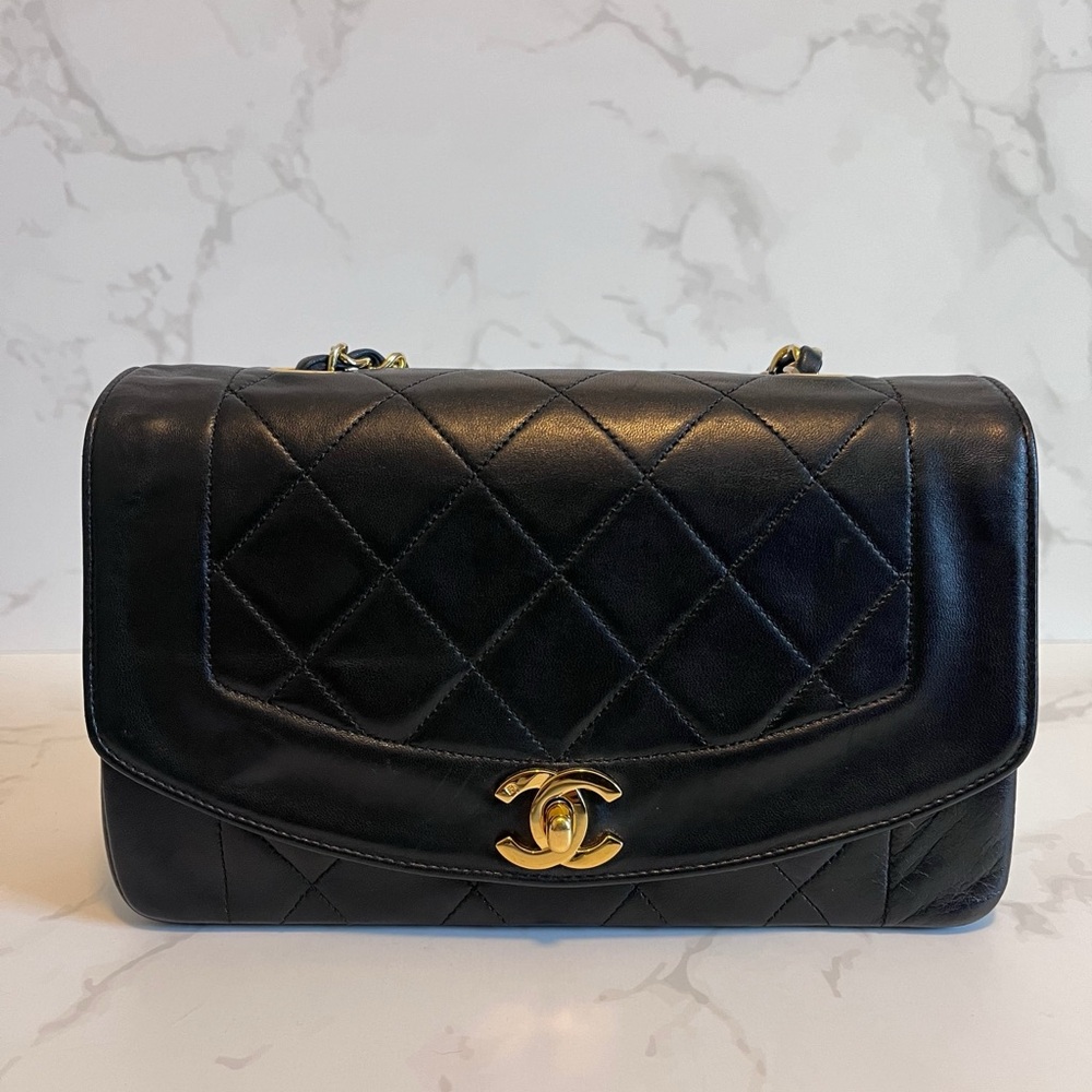 SOLD Vintage Chanel Small Diana Flap Black Lambskin - Picture 3 of 13